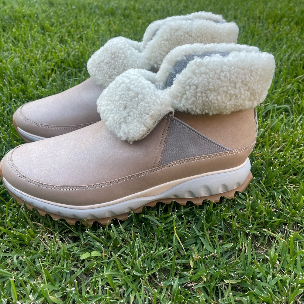 Cole Haan | ZeroGrand Waterproof Leather Booties Dove Shimmer | Size 7.5 NEW - Picture 3 of 10